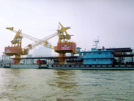 武汉明达公司75米浮吊趸船